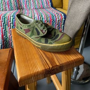 Mens vintage olive green camouflage work sneaker Chinese style size 10